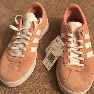 Women’s size 7 classic Adidas VL Court 2.0